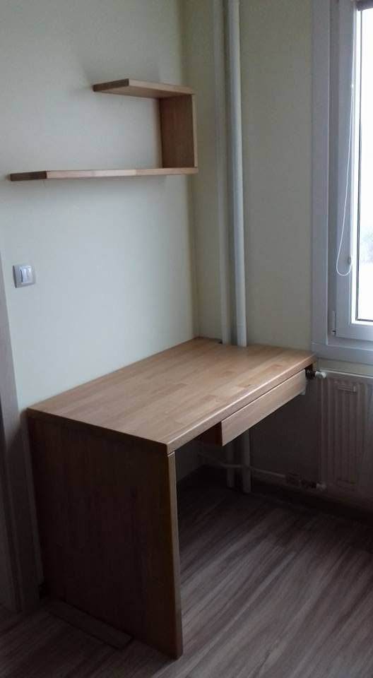 Dřevěný psací stolek s poličkou na míru do úzkého prostoru — truhlář Plzeň a Praha